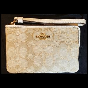 💥NEW💥 COACH WRISTLET (White/Gold)